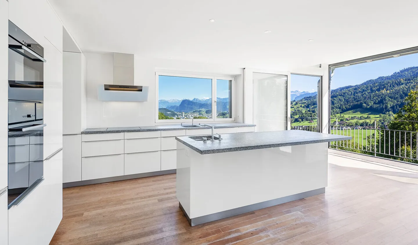 Charmante Attika-Maisonette mit Pool - Foto 2 von 6