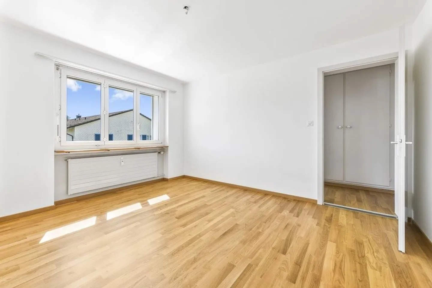 Convenientemente situato, tranquillo e soleggiato! - Foto 4 di 8