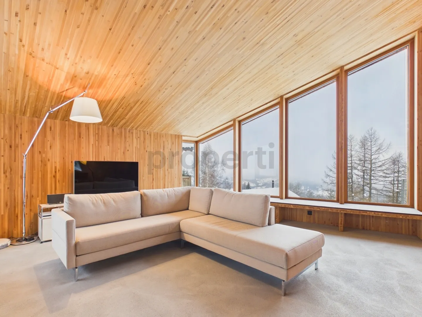 Casa unifamiliare architettonicamente eccezionale in una posizione panoramica di prima classe nelle Alpi svizzere - una seconda casa con comfort abitativo e vista ampia - Foto 4 di 13