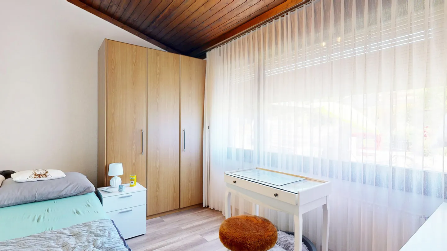 Maison individuelle de 4,5 pièces avec grand jardin - Photo 7 sur 17