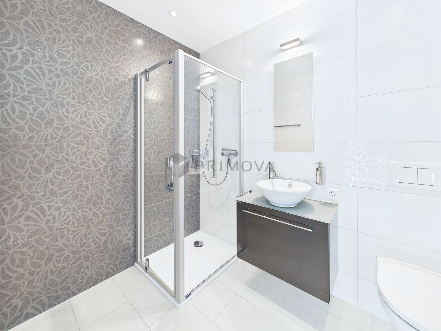 Spacious terrace apartment with garden and panoramic view of the mountains and the lake! - Photo 10 of 16