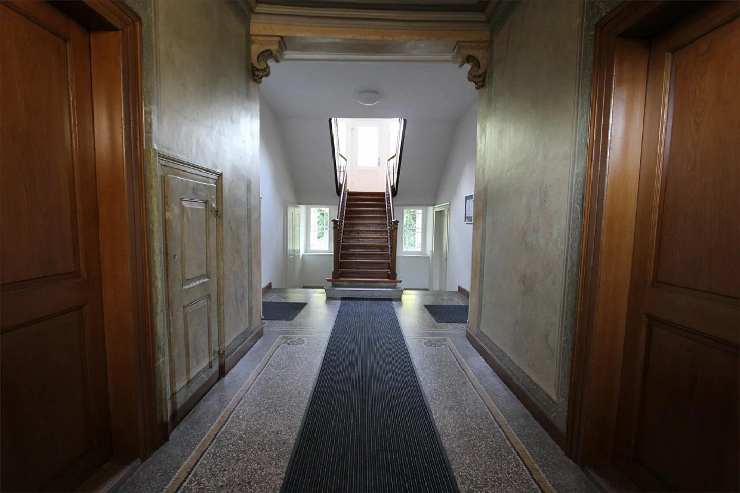 Charmantes Büro (ca. 20 m²) in repräsentativer Villa in Uster - Foto 6 von 8