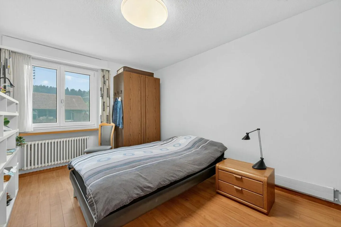 Spacious single-family home with great potential - Photo 8 of 12