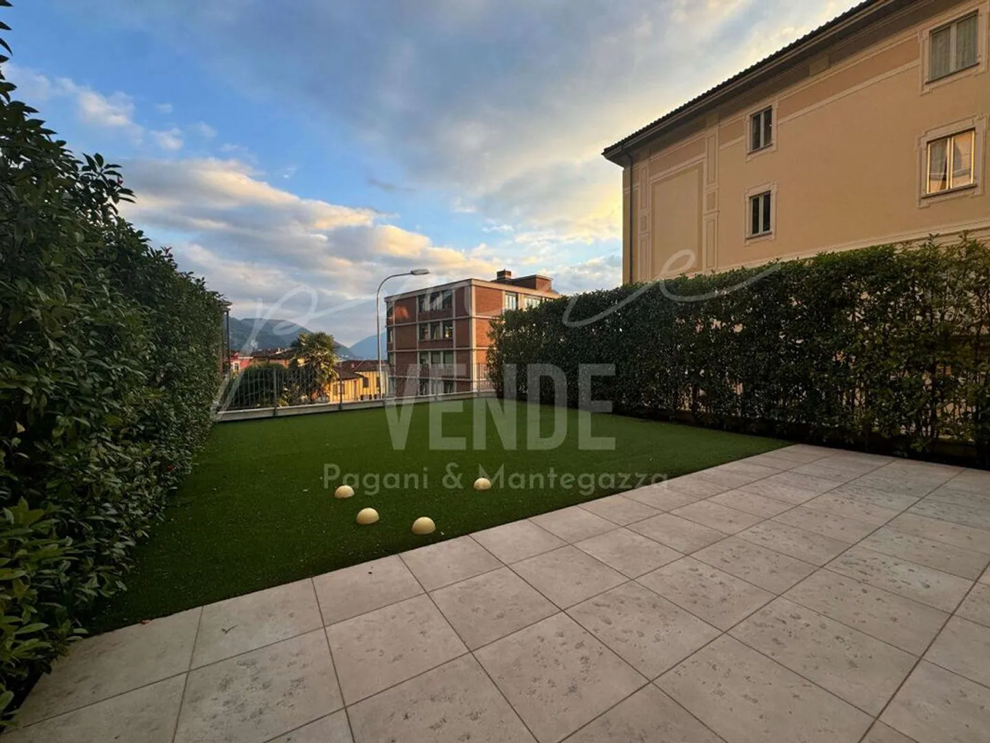LUGANO I ELEGANT 4.5-ROOM WITH GARDEN | LUGANO CASSARATE I RESIDENZ... - Foto 6 di 9