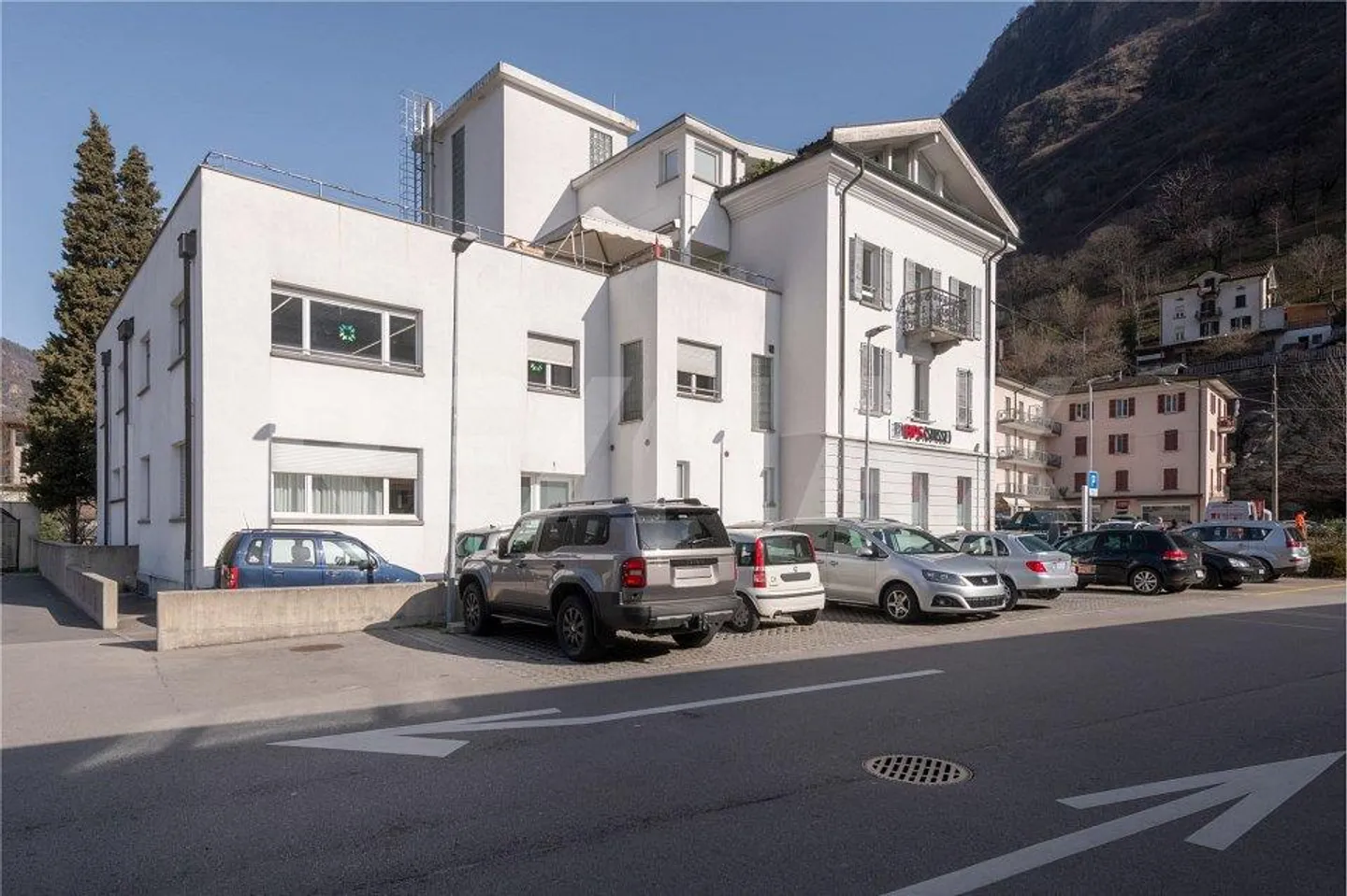 Bâtiment commercial et résidentiel avec revenu stable - Photo 7 sur 13