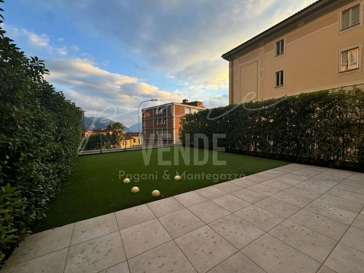 LUGANO I ELEGANT 4.5-ROOM WITH GARDEN | LUGANO CASSARATE I RESIDENZ... - Foto 8 di 9