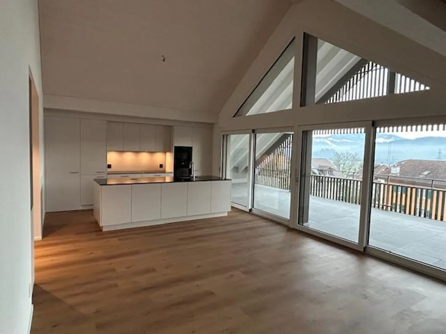 Geräumige Attikawohnung - Foto 3 von 9