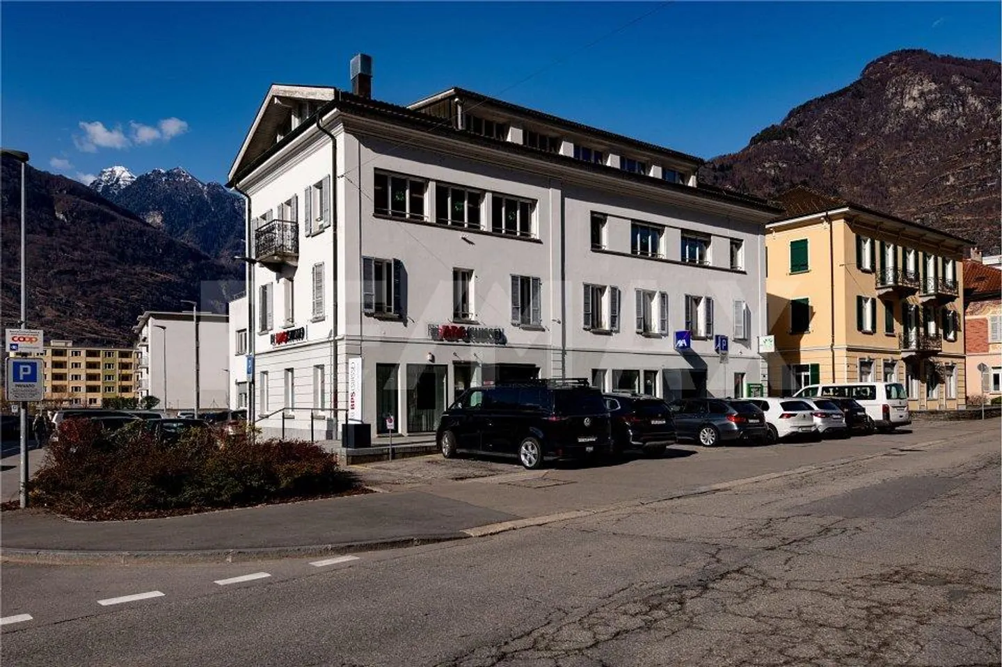 Bâtiment commercial et résidentiel avec revenu stable - Photo 4 sur 13