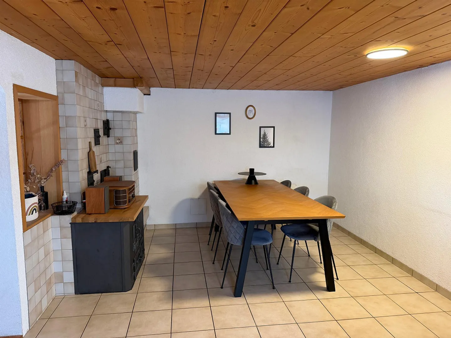 Casa angolare in una zona residenziale centrale - Foto 3 di 8