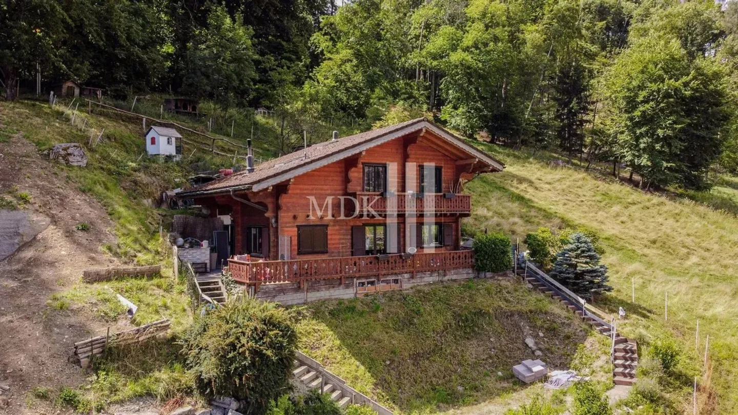 Chalet incantevole con vista libera sulla pianura e sulle montagne - Foto 1 di 13