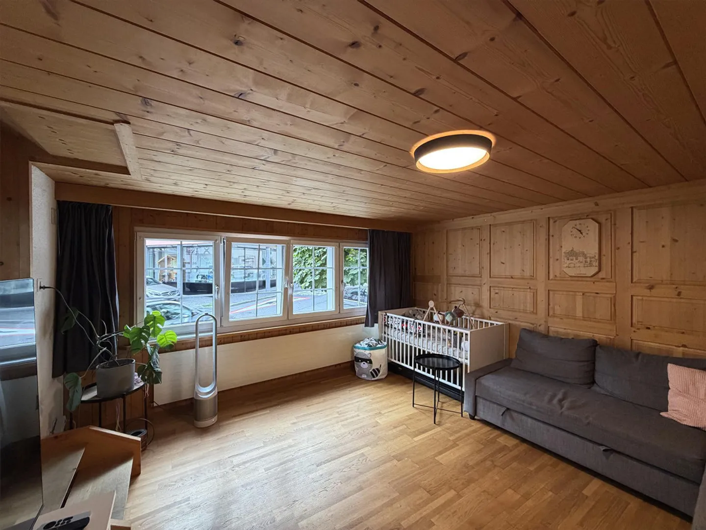 Casa angolare in una zona residenziale centrale - Foto 4 di 8