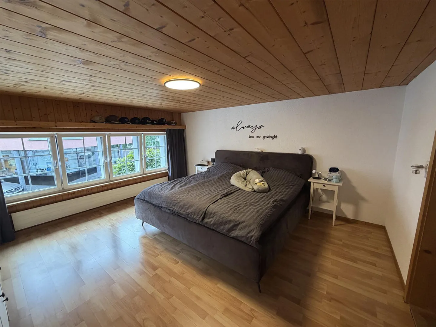 Casa angolare in una zona residenziale centrale - Foto 5 di 8