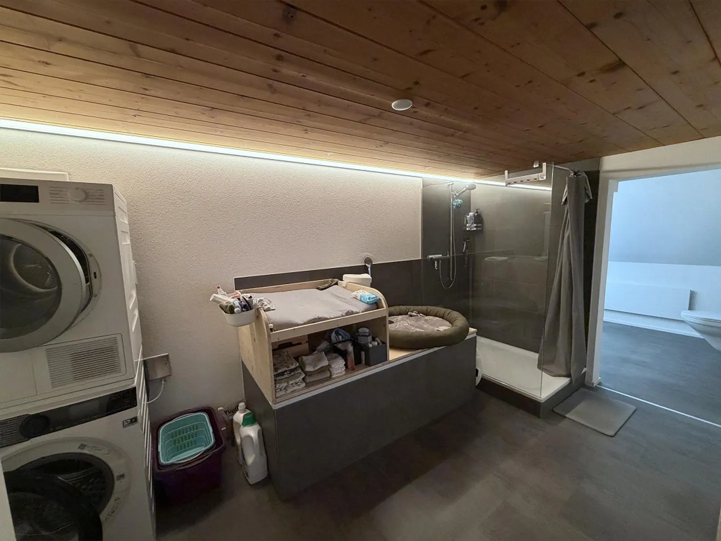 Casa angolare in una zona residenziale centrale - Foto 6 di 8
