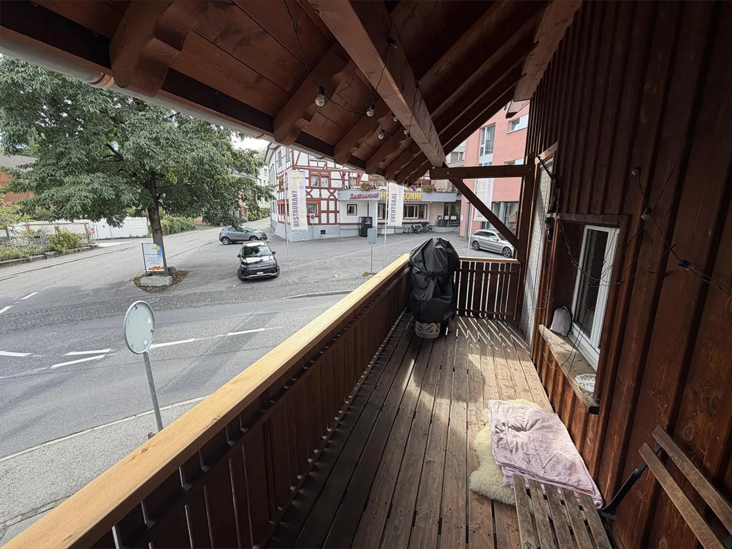 Casa angolare in una zona residenziale centrale - Foto 8 di 8