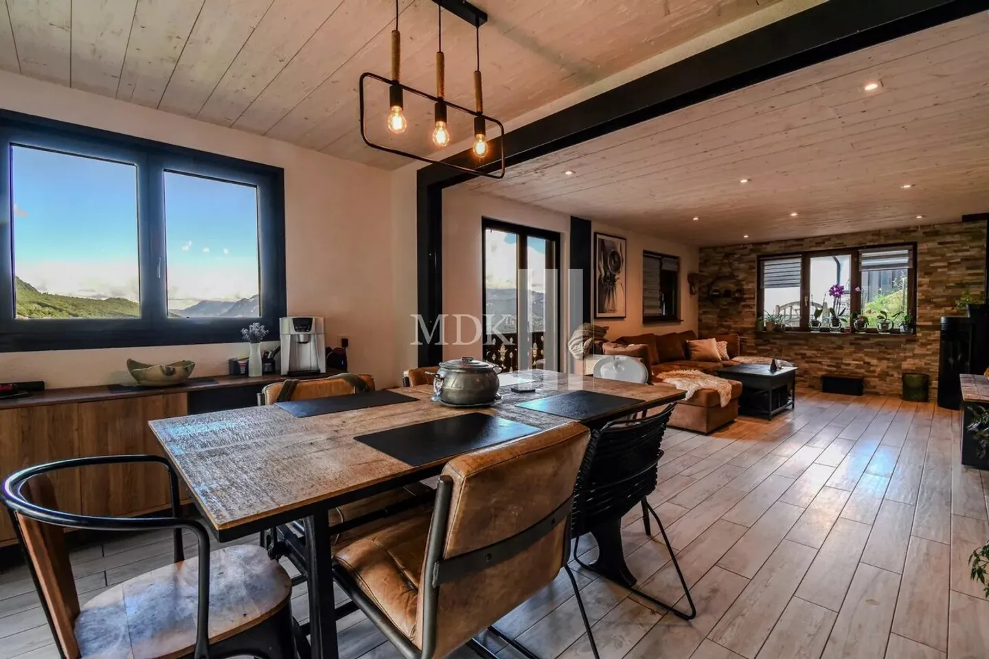 Chalet incantevole con vista libera sulla pianura e sulle montagne - Foto 2 di 13