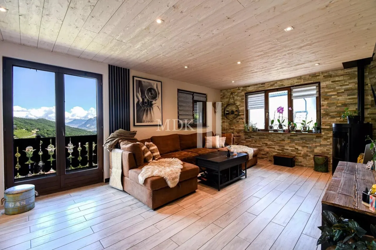 Chalet incantevole con vista libera sulla pianura e sulle montagne - Foto 3 di 13