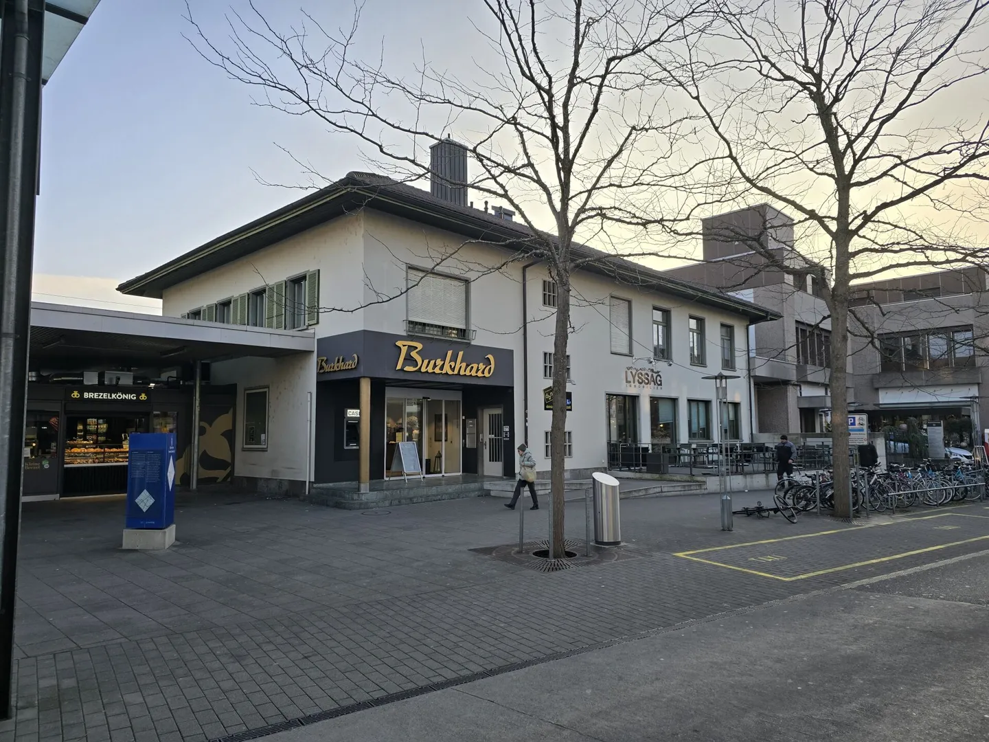 Ufficio pratico con WC e frigorifero direttamente alla stazione - Foto 2 di 9
