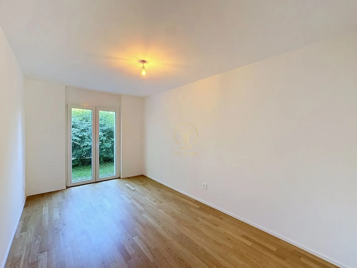 Modern Apartment with Terrace View - Photo 8 of 11