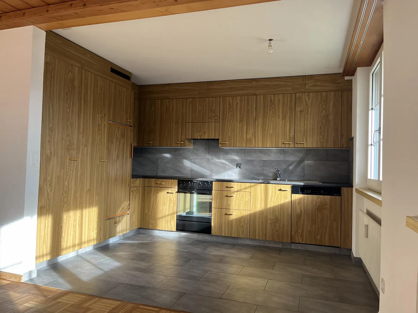 Tolle, ruhige Wohnung mit grossem Balkon - Foto 3 von 14