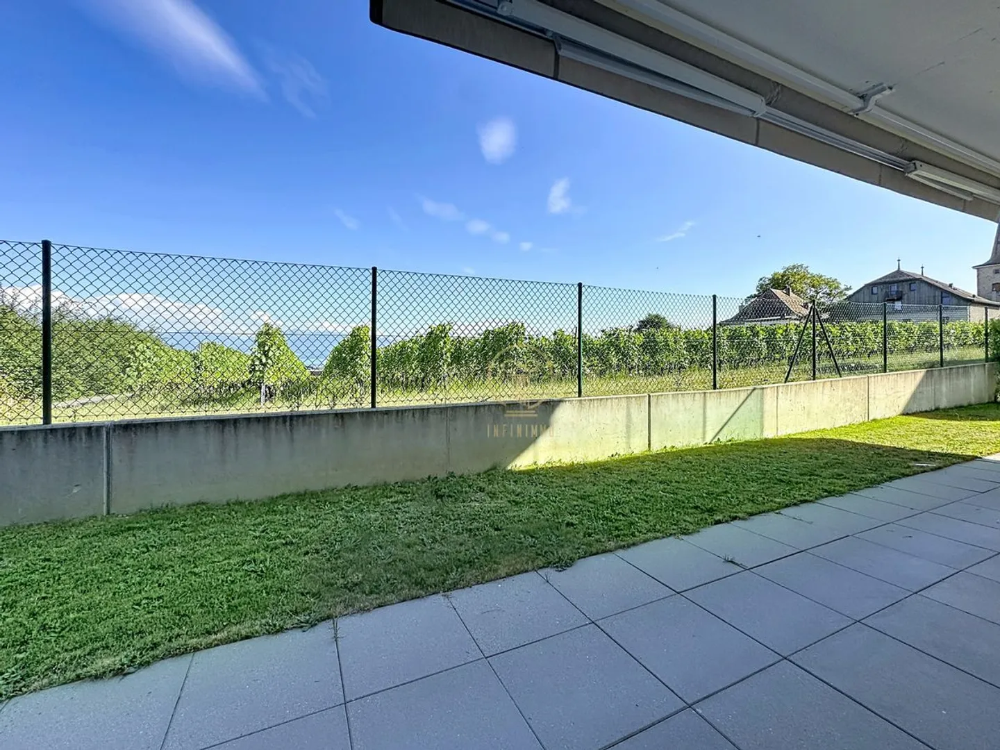 Modern Apartment with Terrace View - Photo 11 of 11