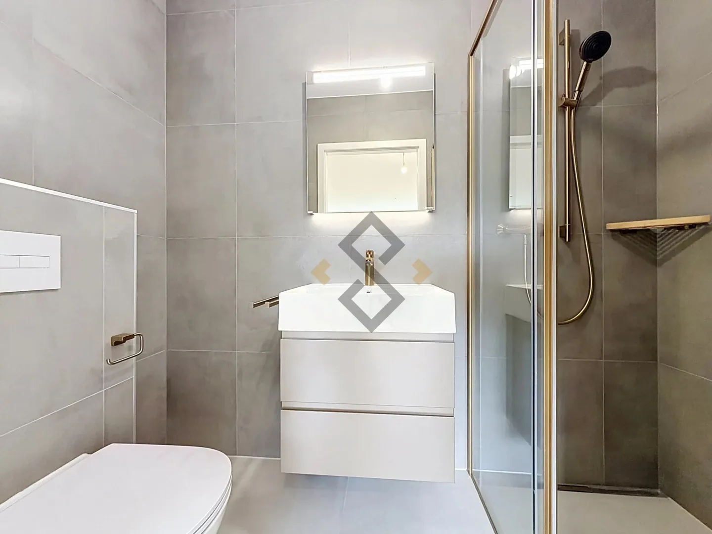 Modern Apartment with Garden - Photo 5 of 12