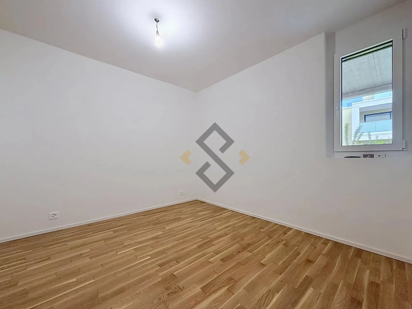 Modern Apartment with Garden - Photo 7 of 12