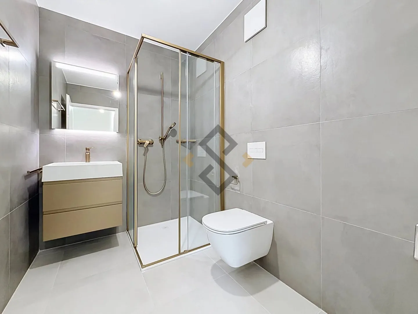Modern Apartment with Garden - Photo 8 of 12