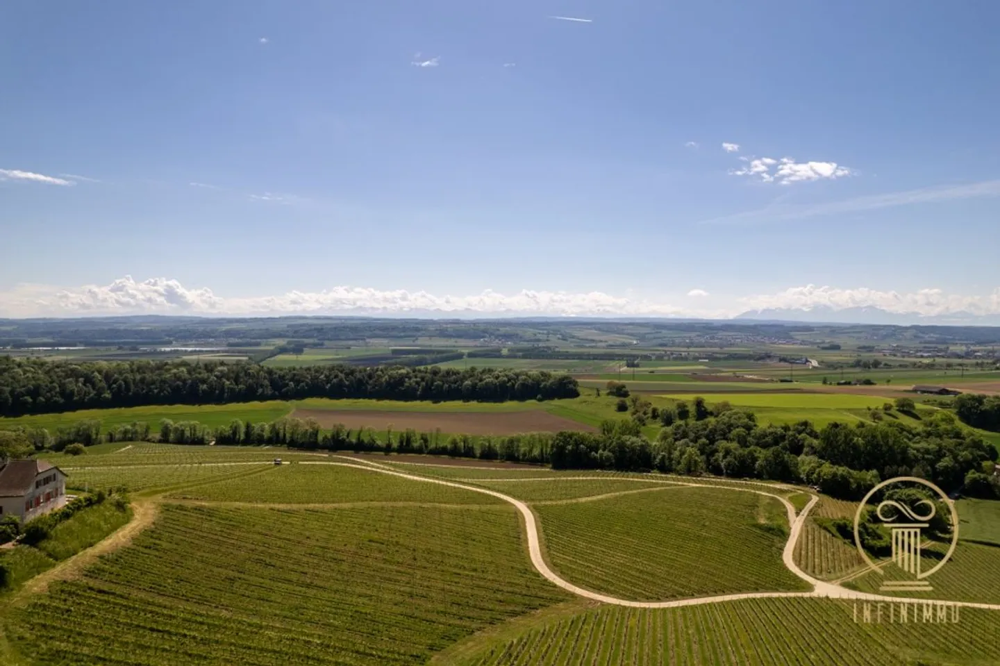 RANCES - belle ferme entièrement rénovée avec 10 chambres et terrain de jardin - Photo 4 sur 13