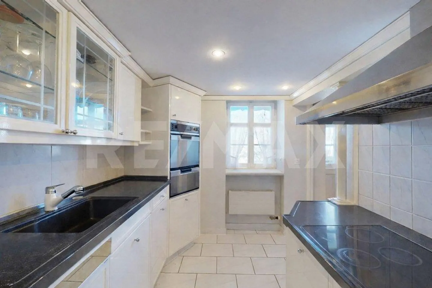 6.5-Room Historic Gem with Rarity Value: Elevator, Garage, and Parking - Photo 4 of 13