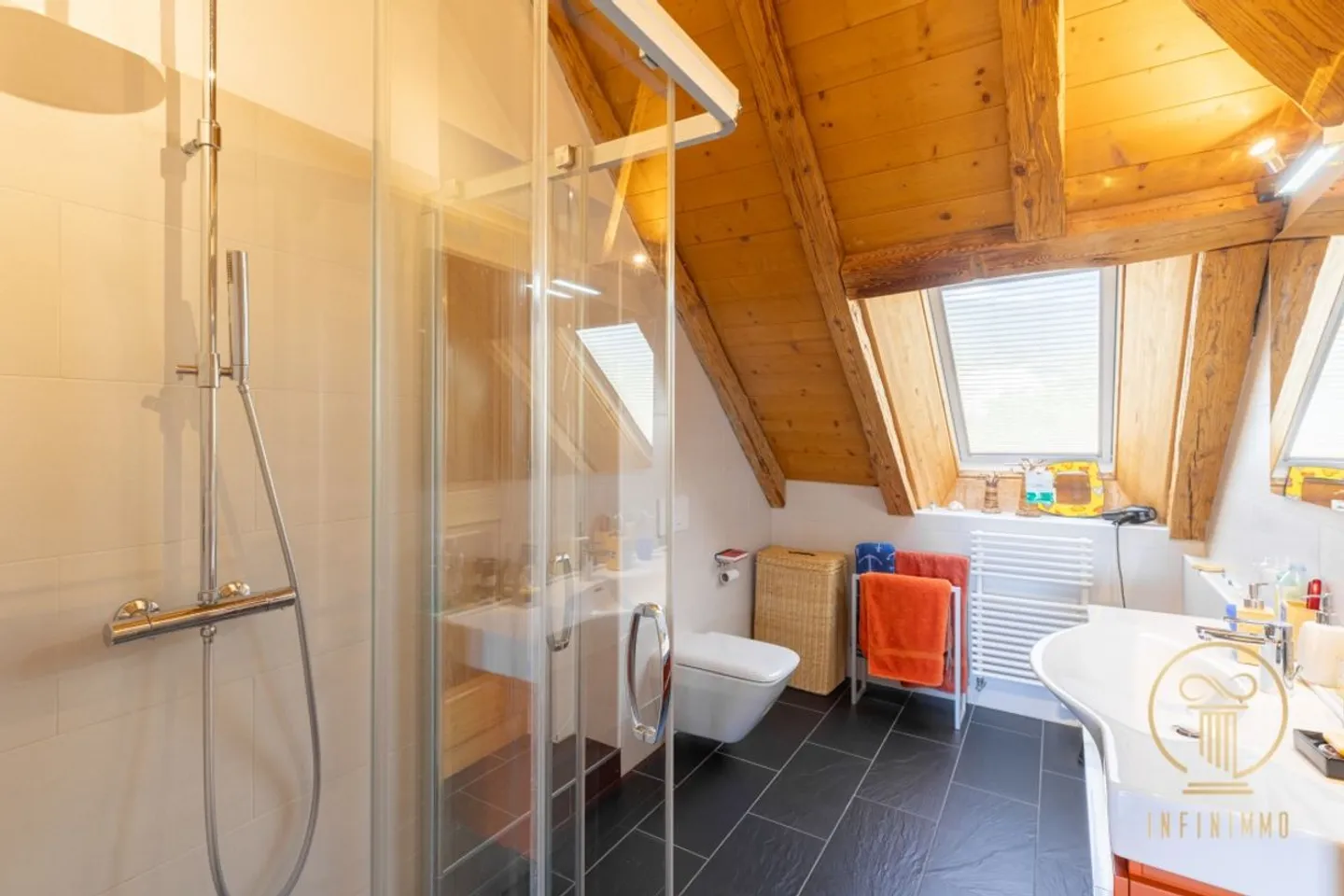 RANCES - belle ferme entièrement rénovée avec 10 chambres et terrain de jardin - Photo 13 sur 13