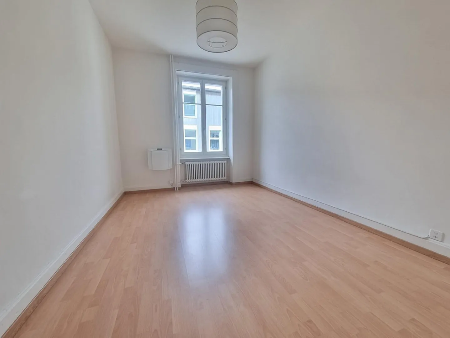 Appartement spacieux rénové - Photo 5 sur 7