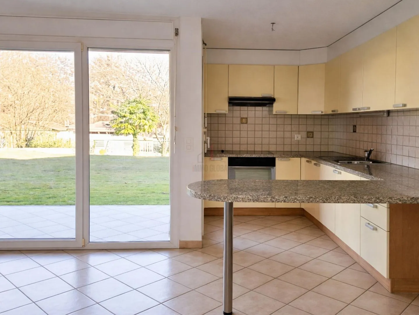 IM GRÜNEN, KOMFORTABLE UND GEMÜTLICHE ZWEIZIMMERWOHNUNG - Foto 2 von 9