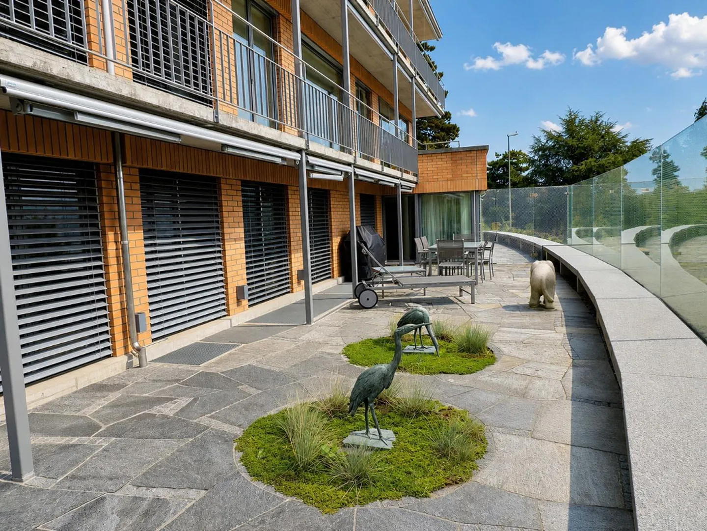 Appartement luxueux avec grande terrasse - Photo 8 sur 9