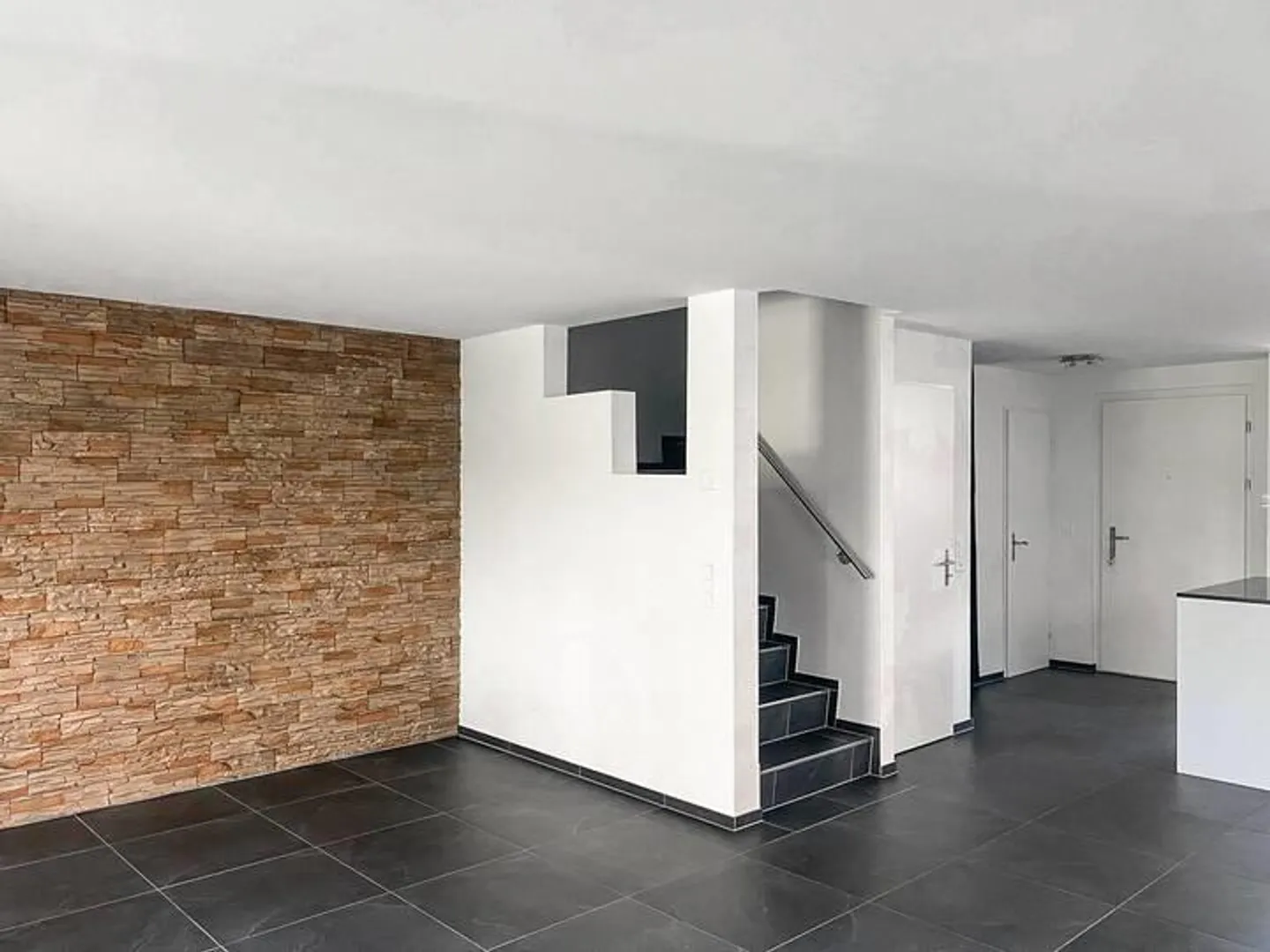 A LOT OF STYLE & SPACE - MODERN CORNER HOUSE - Photo 7 of 9