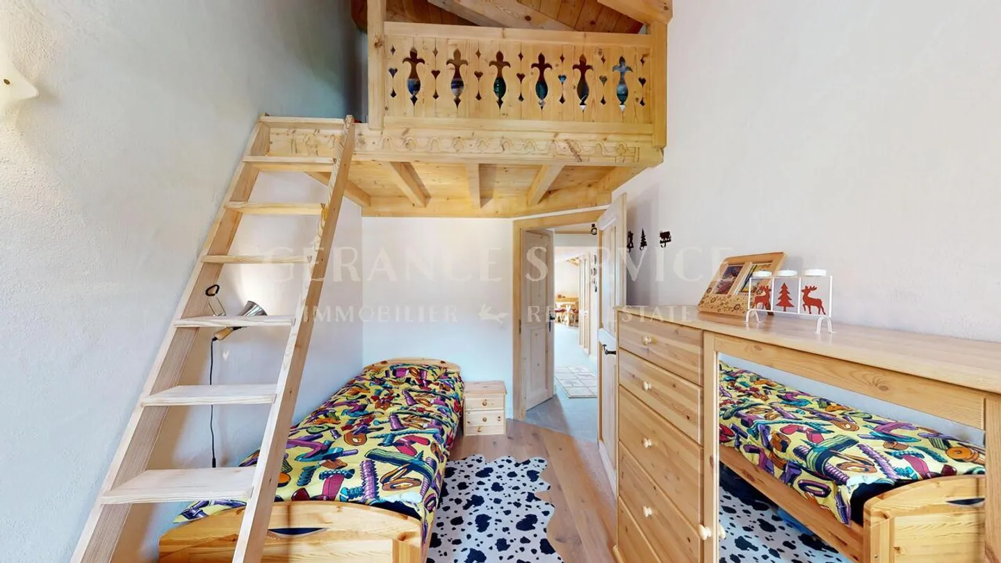 Charming Apartment in Village Center - Photo 5 of 11