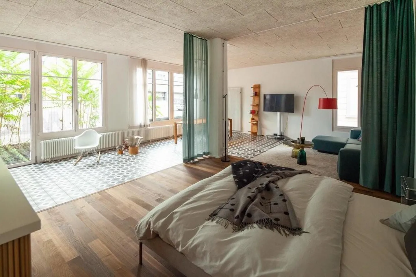 Appartamento Loft soleggiato con patio privato - Foto 7 di 8