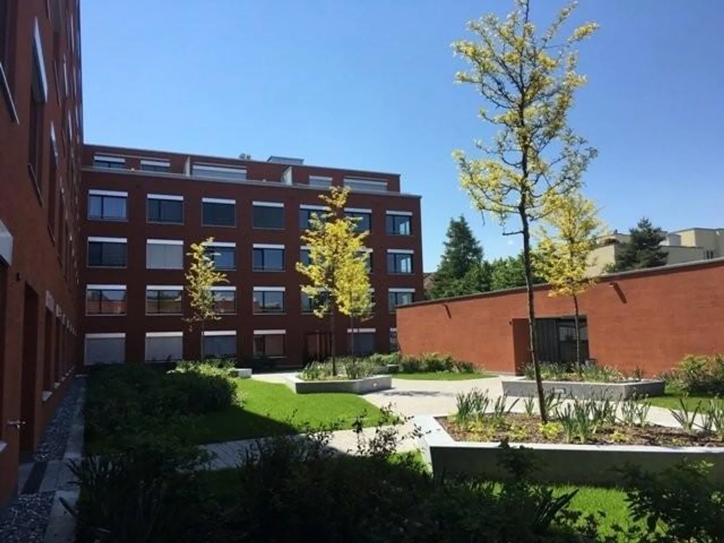 Appartement moderne près du lac - Photo 1 sur 8