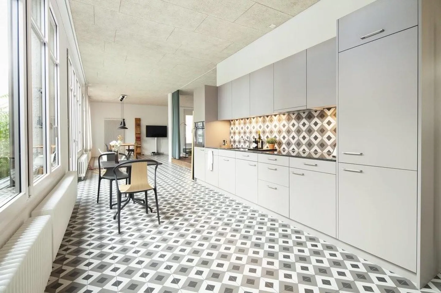 Appartamento Loft soleggiato con patio privato - Foto 3 di 8