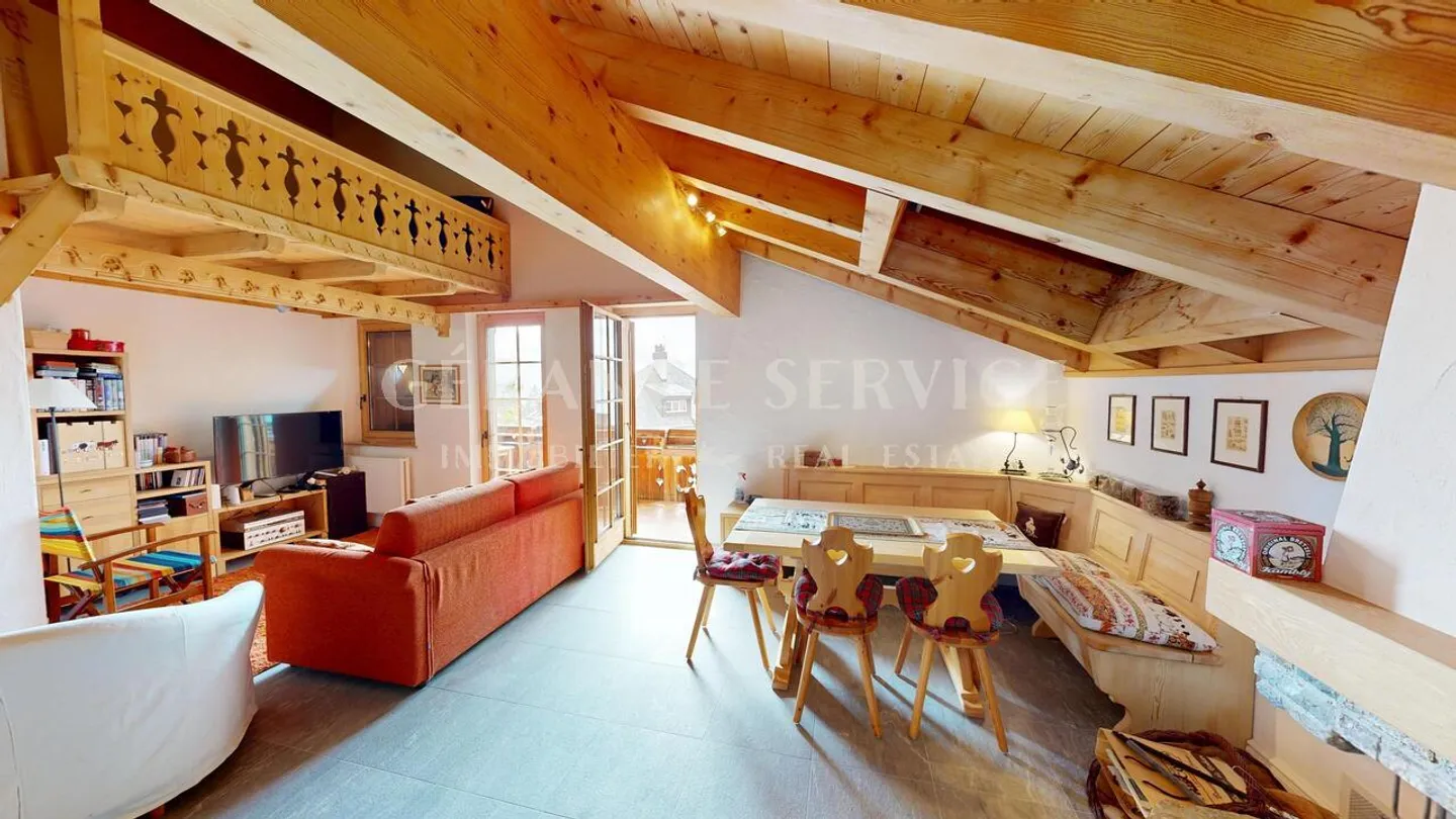 Charming Apartment in Village Center - Photo 3 of 11