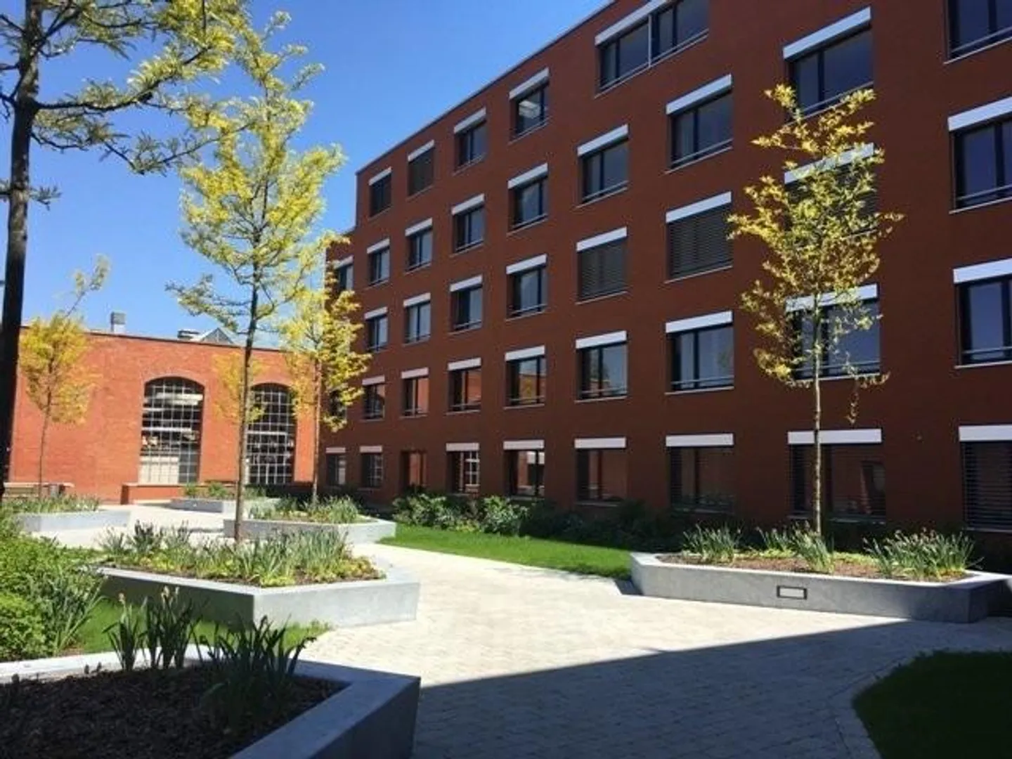 Appartement moderne près du lac - Photo 2 sur 8