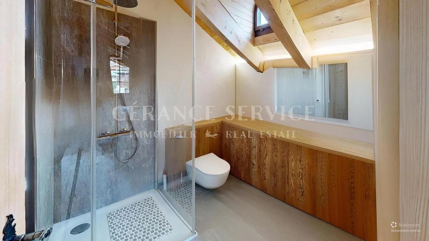 Charming Apartment in Village Center - Photo 8 of 11