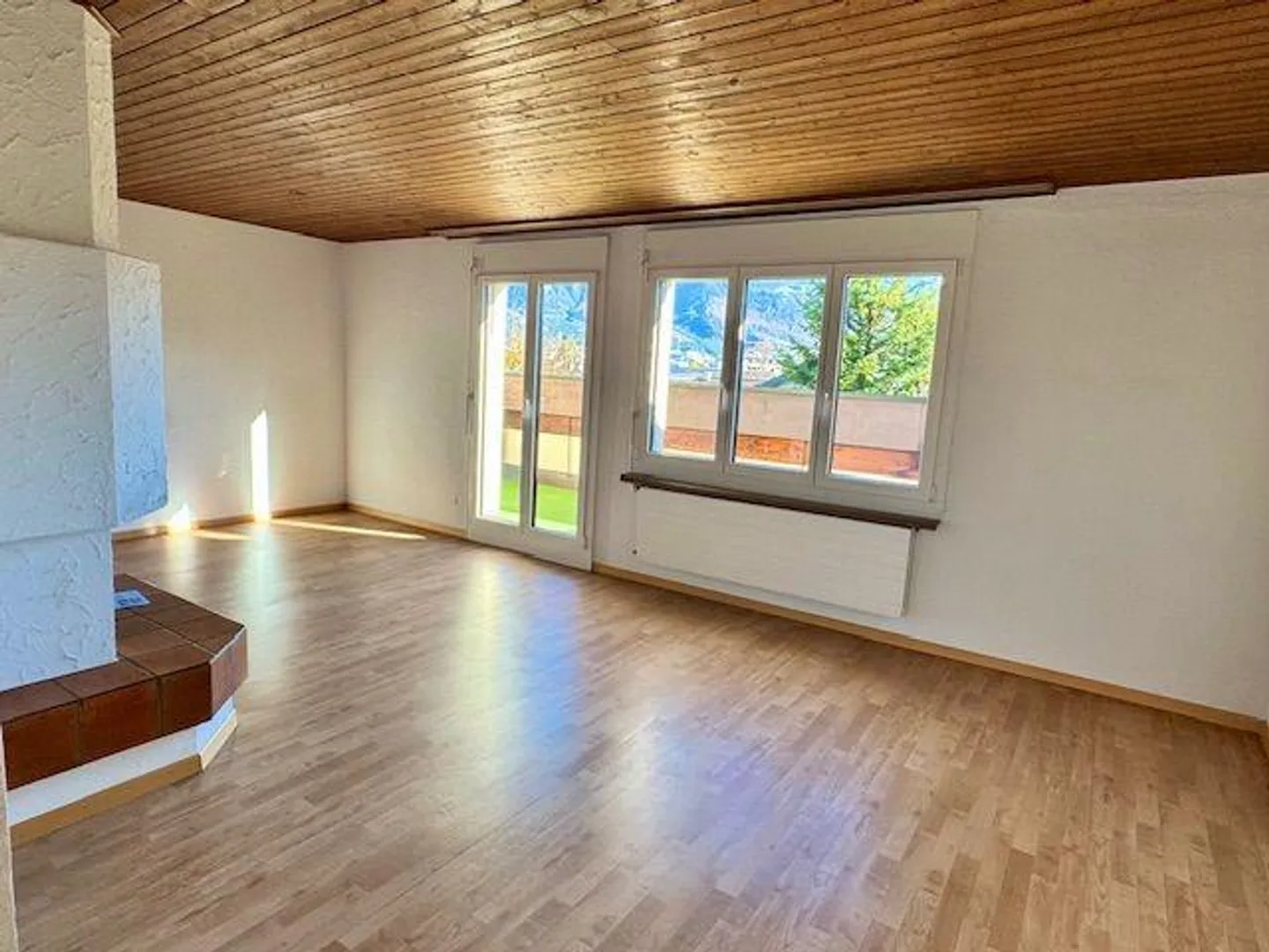 Sonnig und zentral gelegene 3.5-Zimmer-Dachwohnung - Photo 2 of 12