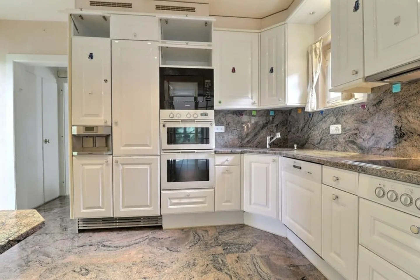 Geräumige Residenz mit Blick auf das Schloss - Foto 5 von 13