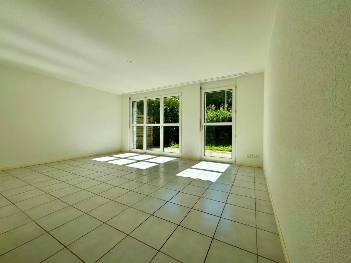 Itingen / 4.5 Zimmer Erdgeschosswohnung links - Foto 3 von 8