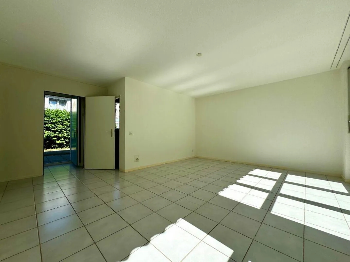 Itingen / 4.5 Zimmer Erdgeschosswohnung links - Foto 4 von 8