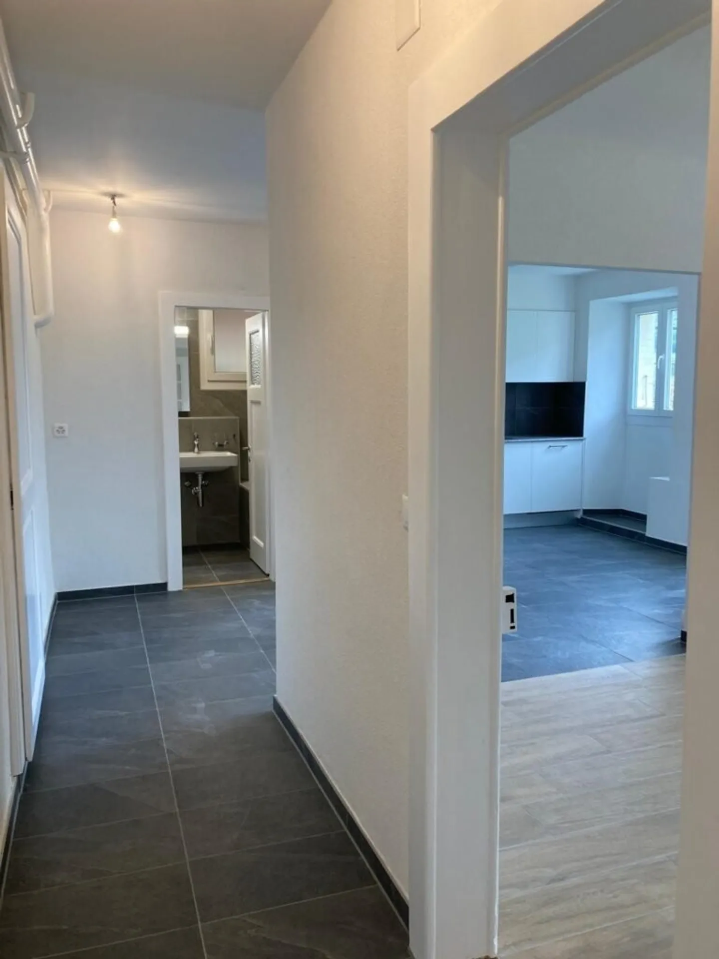 Magnificent 2.5-room apartment renovated with garden in the heart of the village - Photo 3 of 5