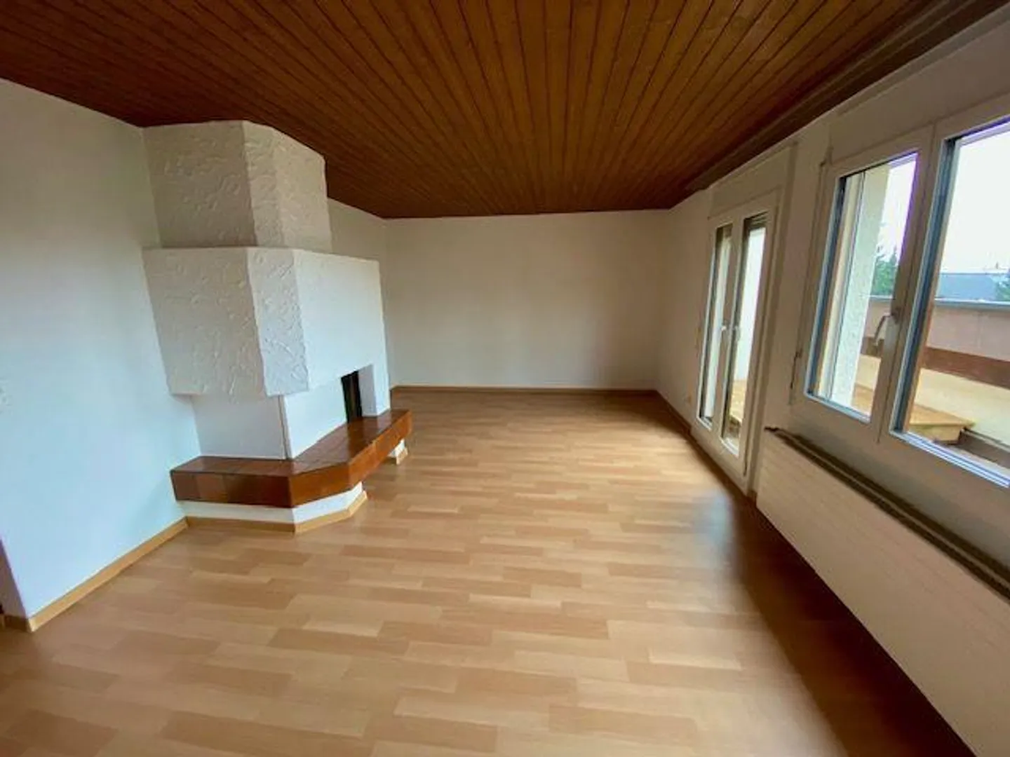 Sonnig und zentral gelegene 3.5-Zimmer-Dachwohnung - Photo 3 of 12