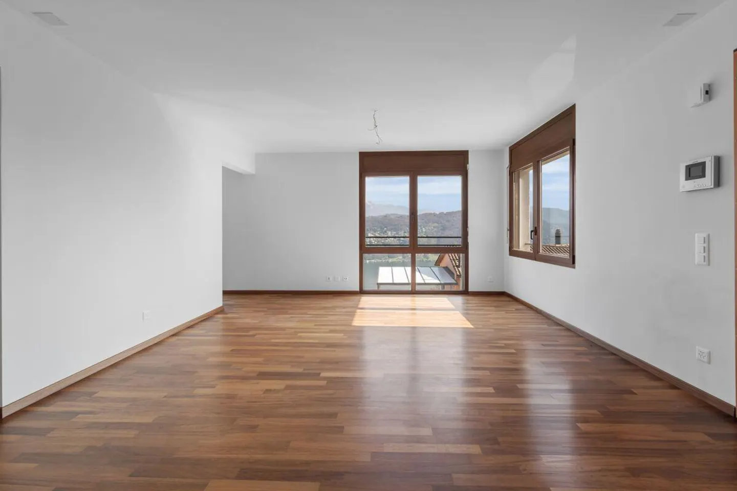 Appartamento elegante con vista lago - Foto 2 di 16