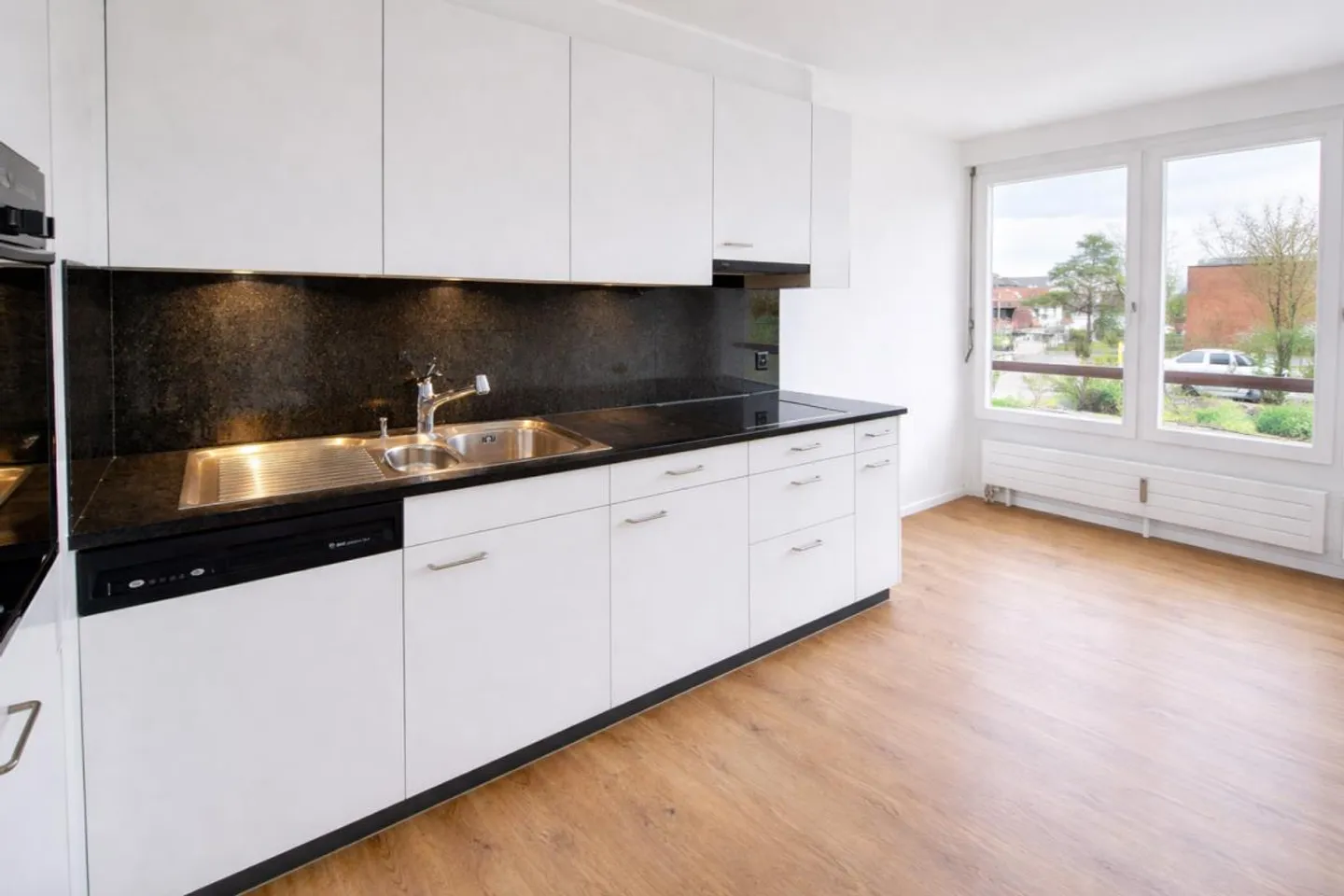 Appartement fraîchement rénové avec vue sur le lac - Photo 1 sur 9