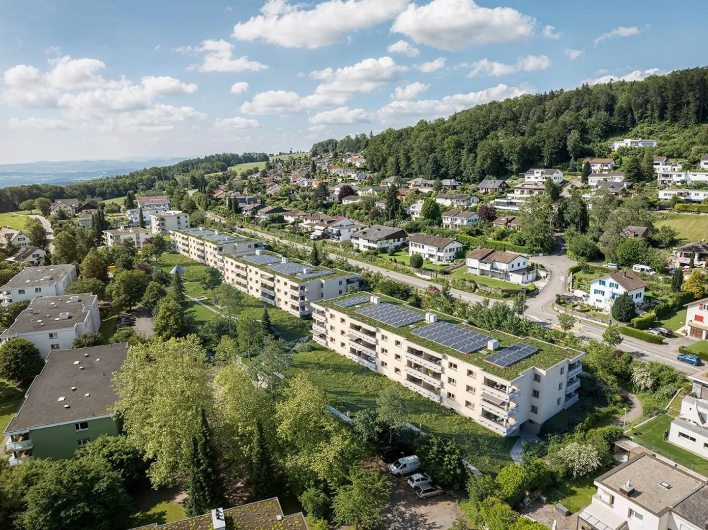 Spacieux et fraîchement rénové! - Photo 2 sur 13